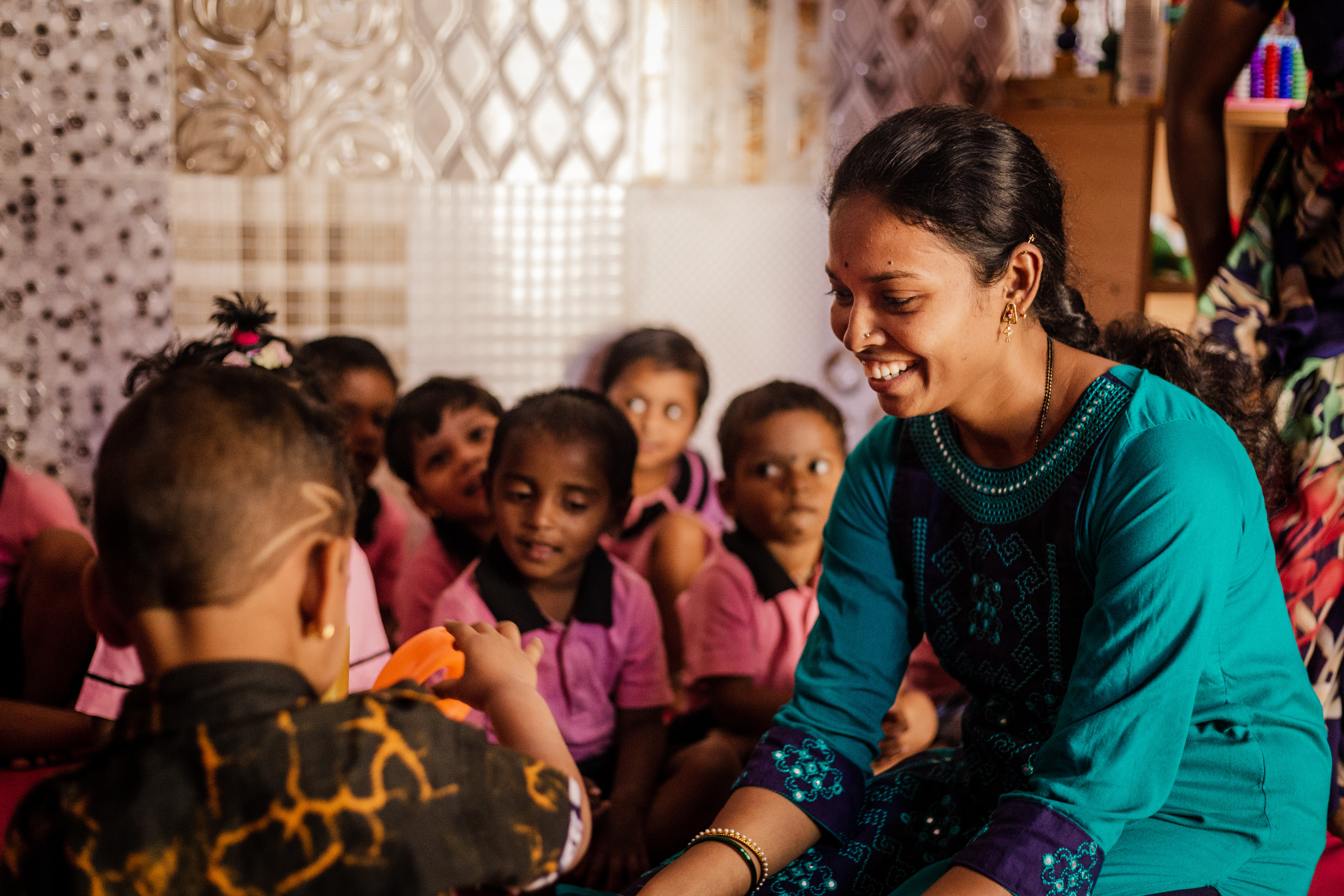 Fomentamos la educación preescolar y contribuimos a la salud de niños y niñas de Bombay