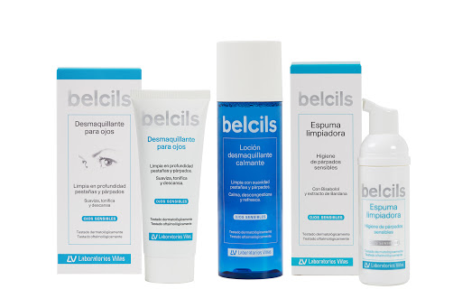 Apúntate a la doble limpieza:  imprescindible para cuidar tus ojos sensibles