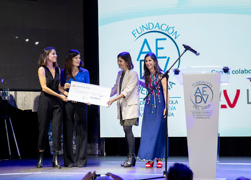 Un proyecto que previene y trata el cáncer de piel en personas albinas de Malaui consigue el “Premio Dermatología Solidaria” apoyado por Laboratorios Viñas