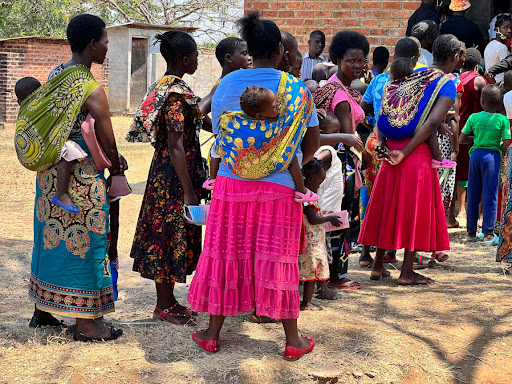 Un proyecto de lucha contra un brote de sarna de Dermalawi recibe la ayuda de Laboratorios Viñas en una nueva colaboración con la Fundación Piel Sana de la AEDV